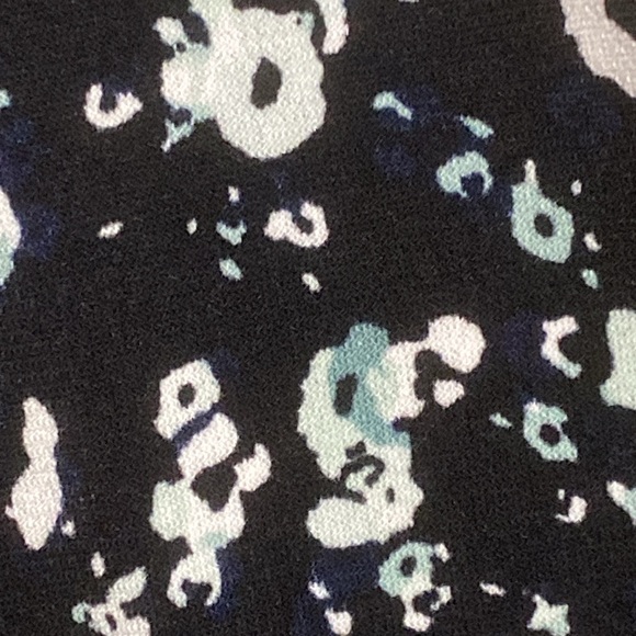 Lane Bryant black off white & pale green v-neck top shirt blouse size 18 / 20 - Picture 11 of 15